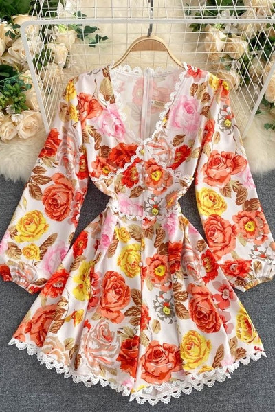 Γυναικείες ολόσωμες φόρμες με λαιμόκοψη και δαντέλα