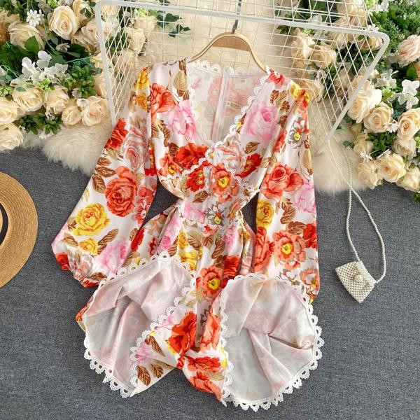 Γυναικείες ολόσωμες φόρμες με λαιμόκοψη και δαντέλα