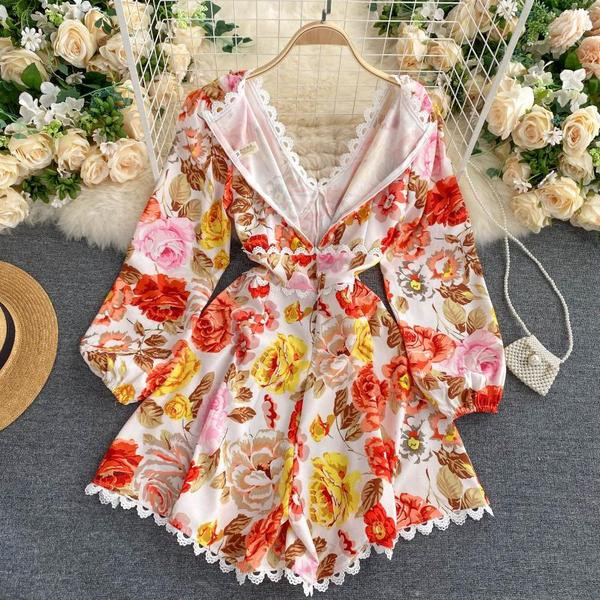 Γυναικείες ολόσωμες φόρμες με λαιμόκοψη και δαντέλα