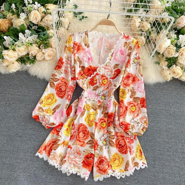 Γυναικείες ολόσωμες φόρμες με λαιμόκοψη και δαντέλα