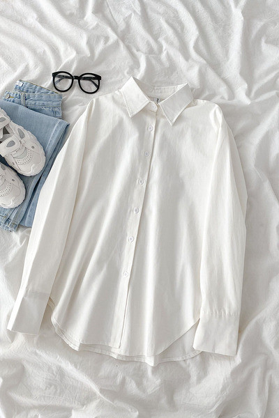Klasszikus fehér ing hosszú ujjal és gombokkal