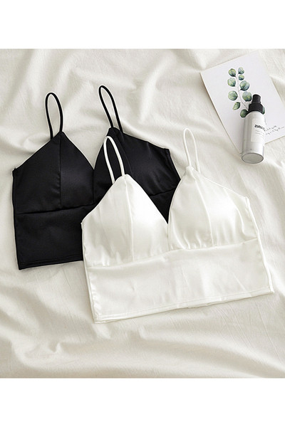 Stílusos női melltartó spitz nyakkivágással és vékony pántokkal