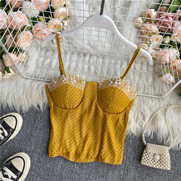 Modern női felső csipkével és vékony pántokkal