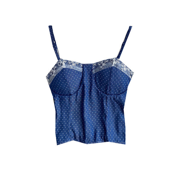 Modern női felső csipkével és vékony pántokkal