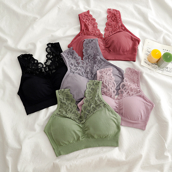 Női mindennapi melltartó csipkével és széles pántokkal