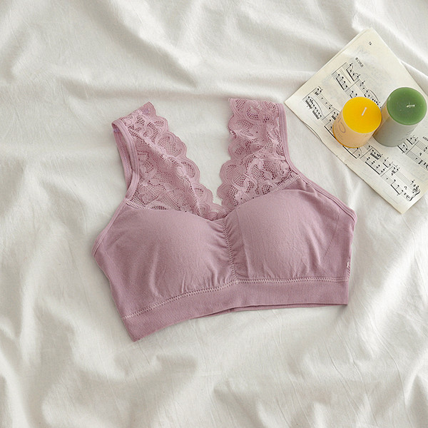 Női mindennapi melltartó csipkével és széles pántokkal