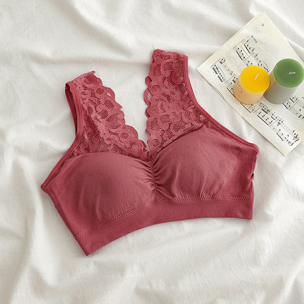Női mindennapi melltartó csipkével és széles pántokkal