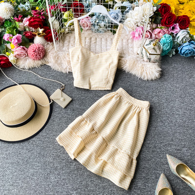 Μοντέρνο γυναικείο σετ φούστα και αμάνικο μπλουζάκι