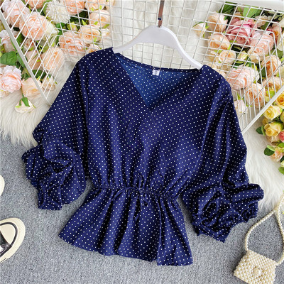 Modern női ing spitz nyakkivágással és nyakkendővel