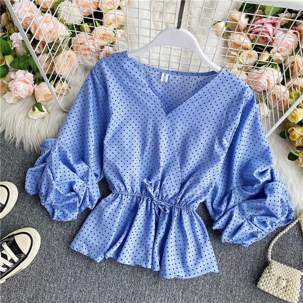 Modern női ing spitz nyakkivágással és nyakkendővel