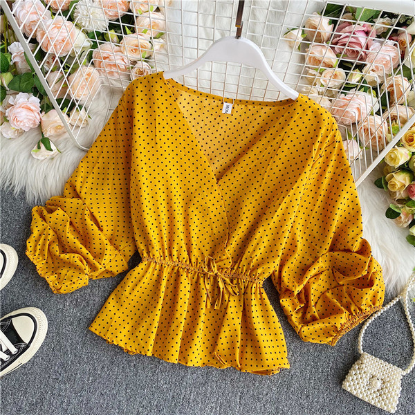 Modern női ing spitz nyakkivágással és nyakkendővel