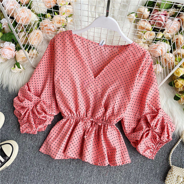 Modern női ing spitz nyakkivágással és nyakkendővel