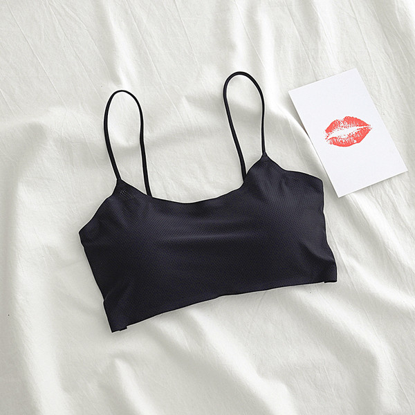 Naiste igapäevane rinnakaim õhukeste rihmadega tavaline mudel