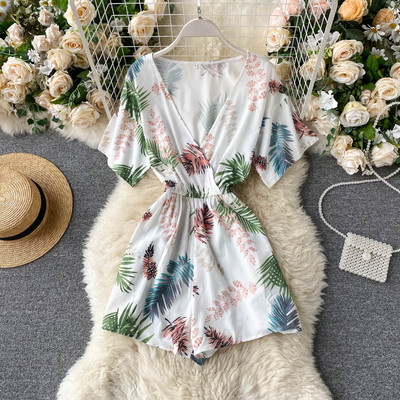 Balts sieviešu kombinezons ar ziedu apdruku un špica kakla izgriezumu