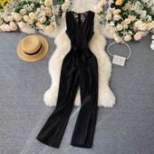 Sieviešu kombinezons ar špica kakla izgriezumu un mežģīņu muguru