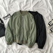 Rudens sieviešu jaka ar ovālu kakla izgriezumu un garām piedurknēm