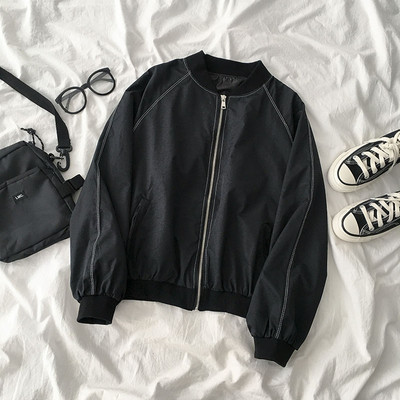 Rudens sieviešu jaka ar ovālu kakla izgriezumu un garām piedurknēm