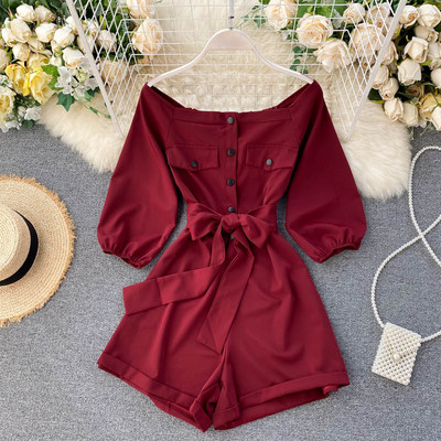 Női overall gombokkal és övvel