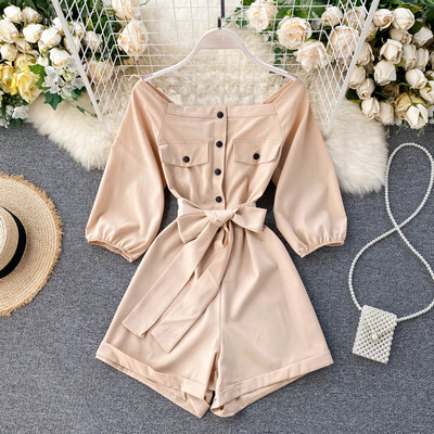 Női overall gombokkal és övvel