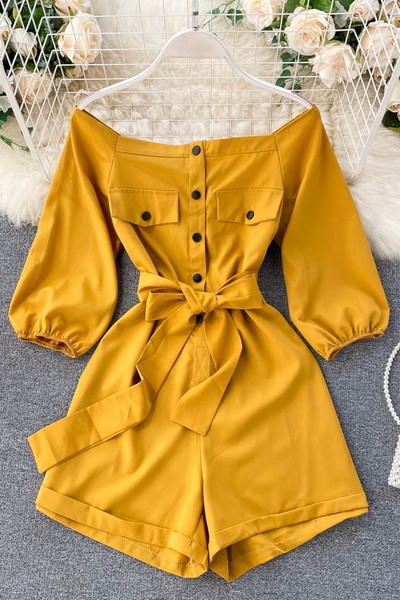 Női overall gombokkal és övvel