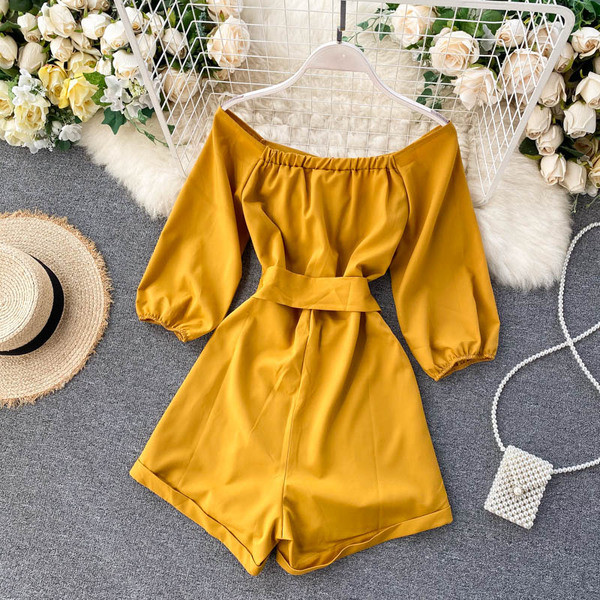 Női overall gombokkal és övvel