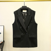 Modern női mellény fekete gombokkal