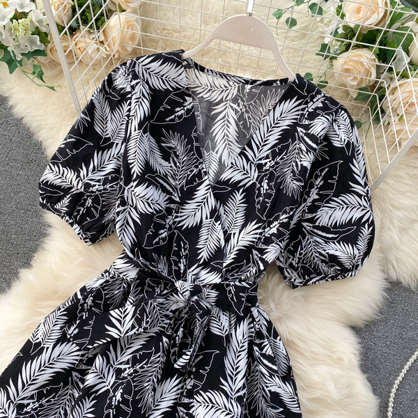 Moodne naiste kombinesoon V-kaelusega, trükitud sulgedega