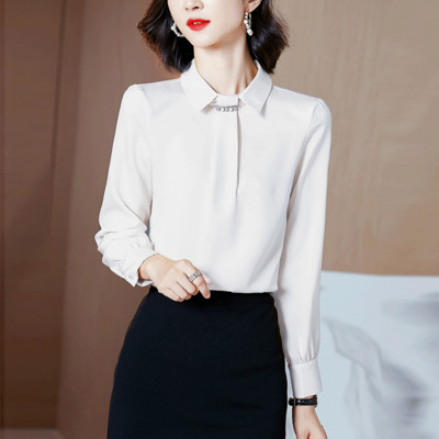 Stílusos női ing kövekkel és klasszikus gallérral