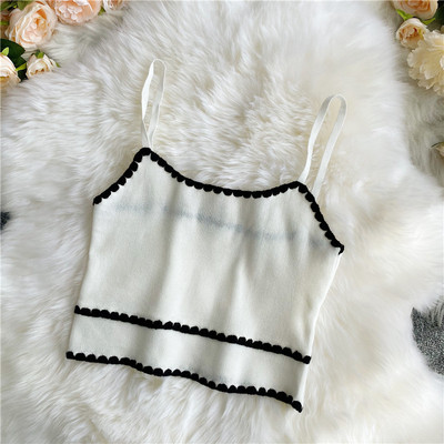 Sieviešu ikdienas īss bikses ar plānām lencēm un ovālu kakla izgriezumu