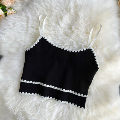 Sieviešu ikdienas īss bikses ar plānām lencēm un ovālu kakla izgriezumu