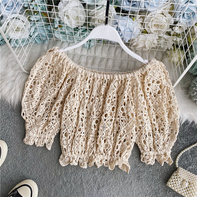 Modern, rövid kötött női blúz ovális nyakkivágással