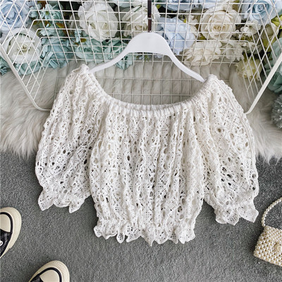 Modern, rövid kötött női blúz ovális nyakkivágással