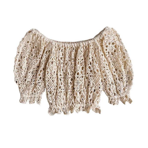 Modern, rövid kötött női blúz ovális nyakkivágással