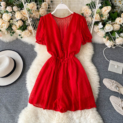 Modern női overall spitz nyakkivágással és nyakkendővel