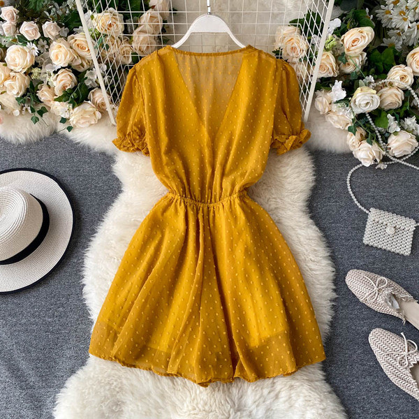 Modern női overall spitz nyakkivágással és nyakkendővel