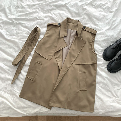 Moodne naiste vest vööga