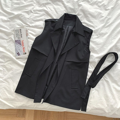 Moodne naiste vest vööga