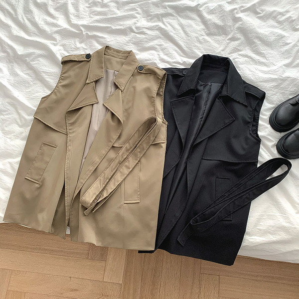 Moodne naiste vest vööga