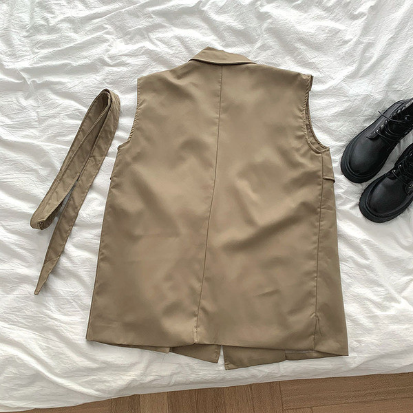 Moodne naiste vest vööga