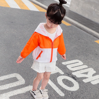 Vékony gyerekkabát lányoknak kapucnival, felirattal