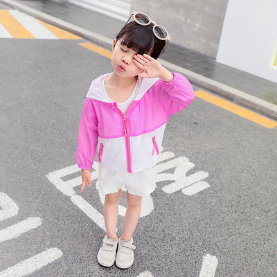 Vékony gyerekkabát lányoknak kapucnival, felirattal