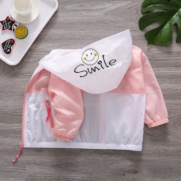 Vékony gyerekkabát lányoknak kapucnival, felirattal