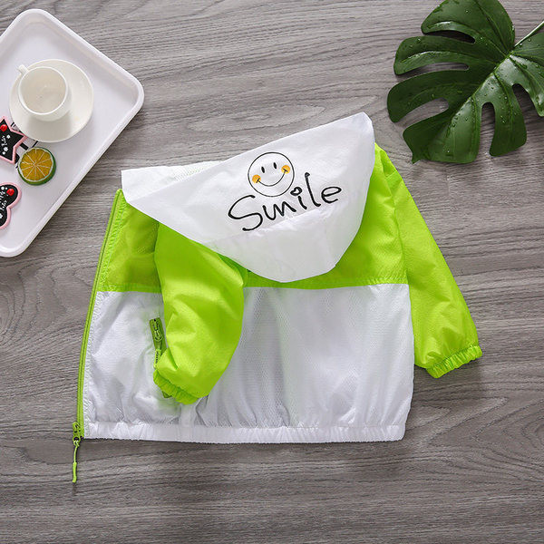 Vékony gyerekkabát lányoknak kapucnival, felirattal