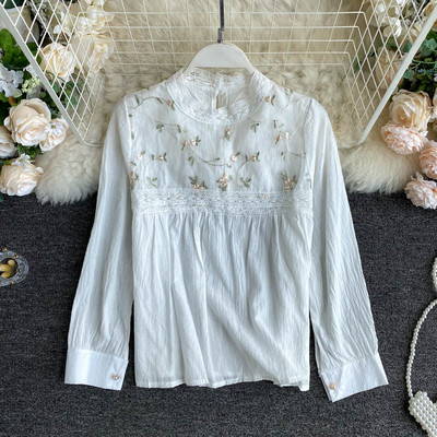 Női alkalmi ing hímzéssel és csipkével