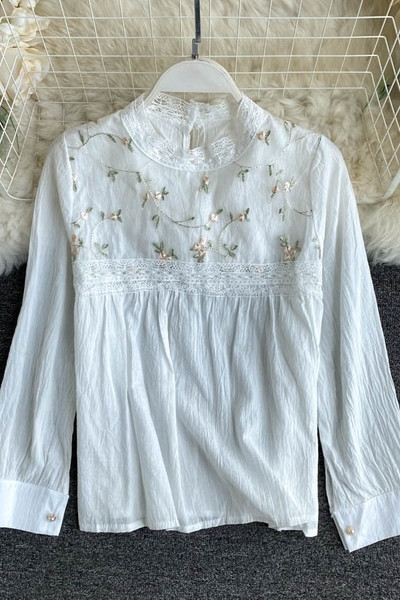 Női alkalmi ing hímzéssel és csipkével