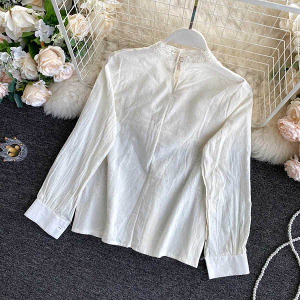 Női alkalmi ing hímzéssel és csipkével