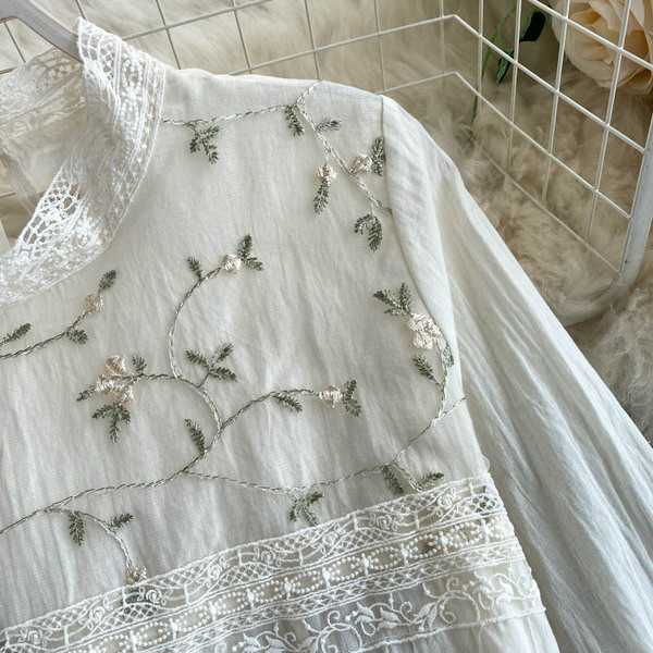 Női alkalmi ing hímzéssel és csipkével