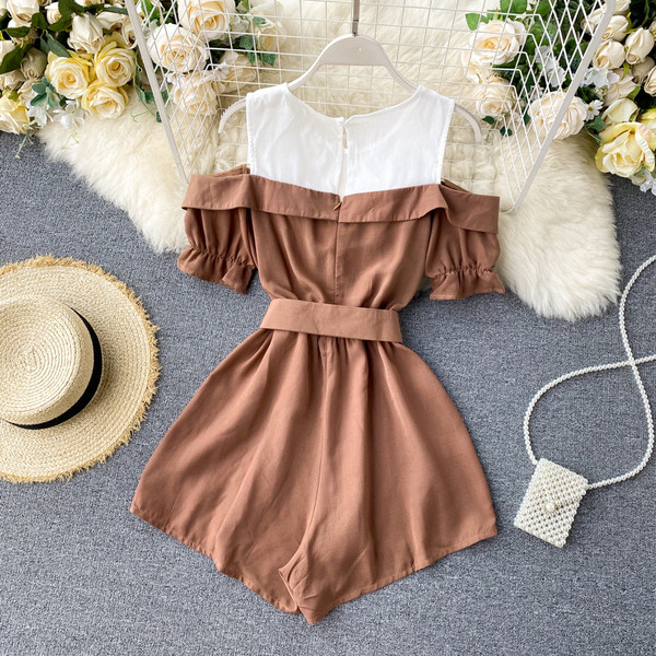 Moodne paljaste õlgadega naiste kombinesoon