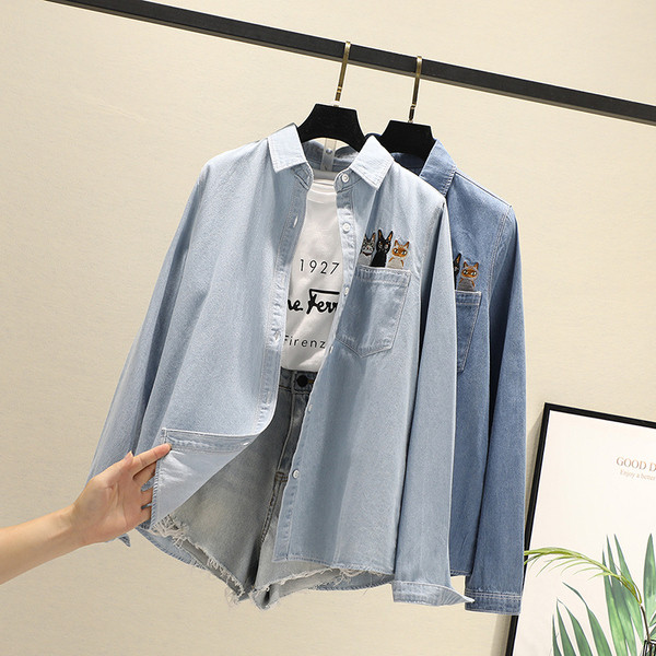 Naiste värvilise tikandi ja taskuga teksasärk