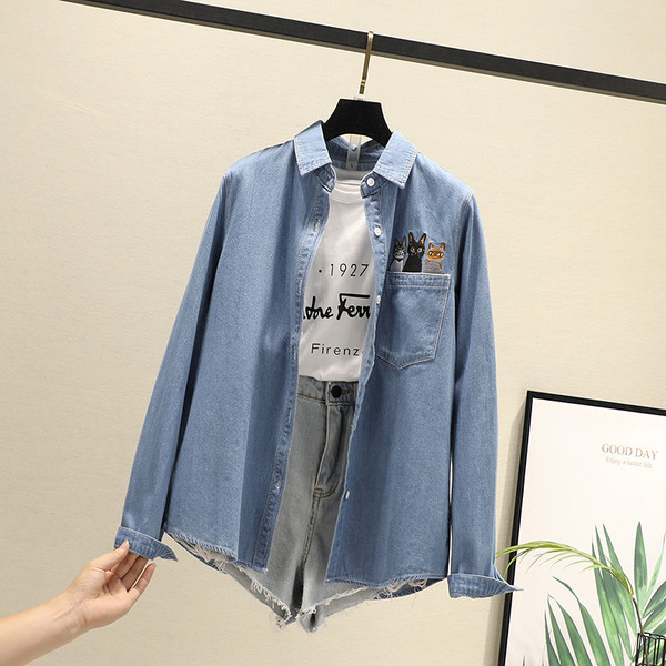 Naiste värvilise tikandi ja taskuga teksasärk